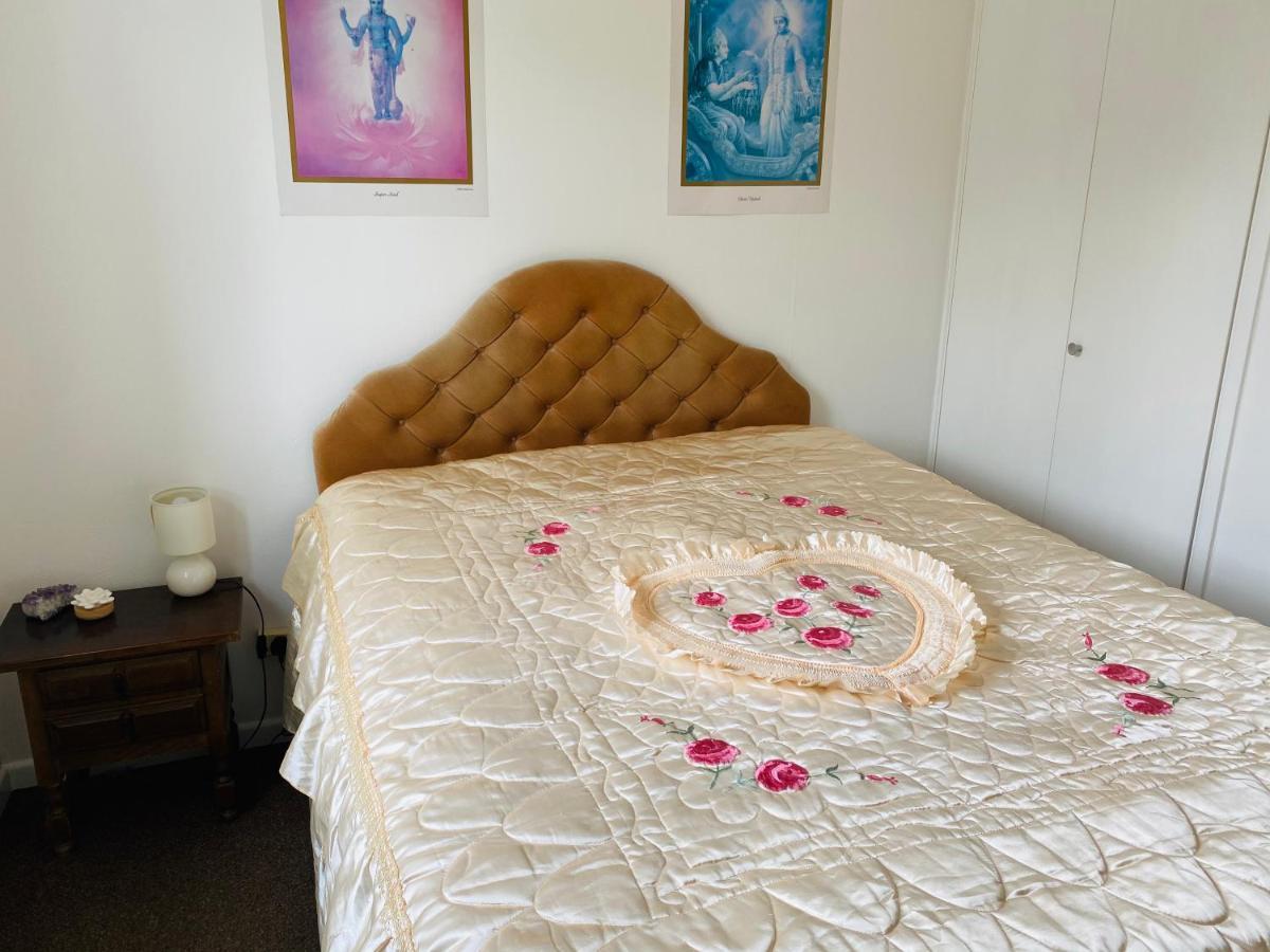 คาเมลอต รีทรีท Bed & Breakfast กลาสตันเบอรี ภายนอก รูปภาพ