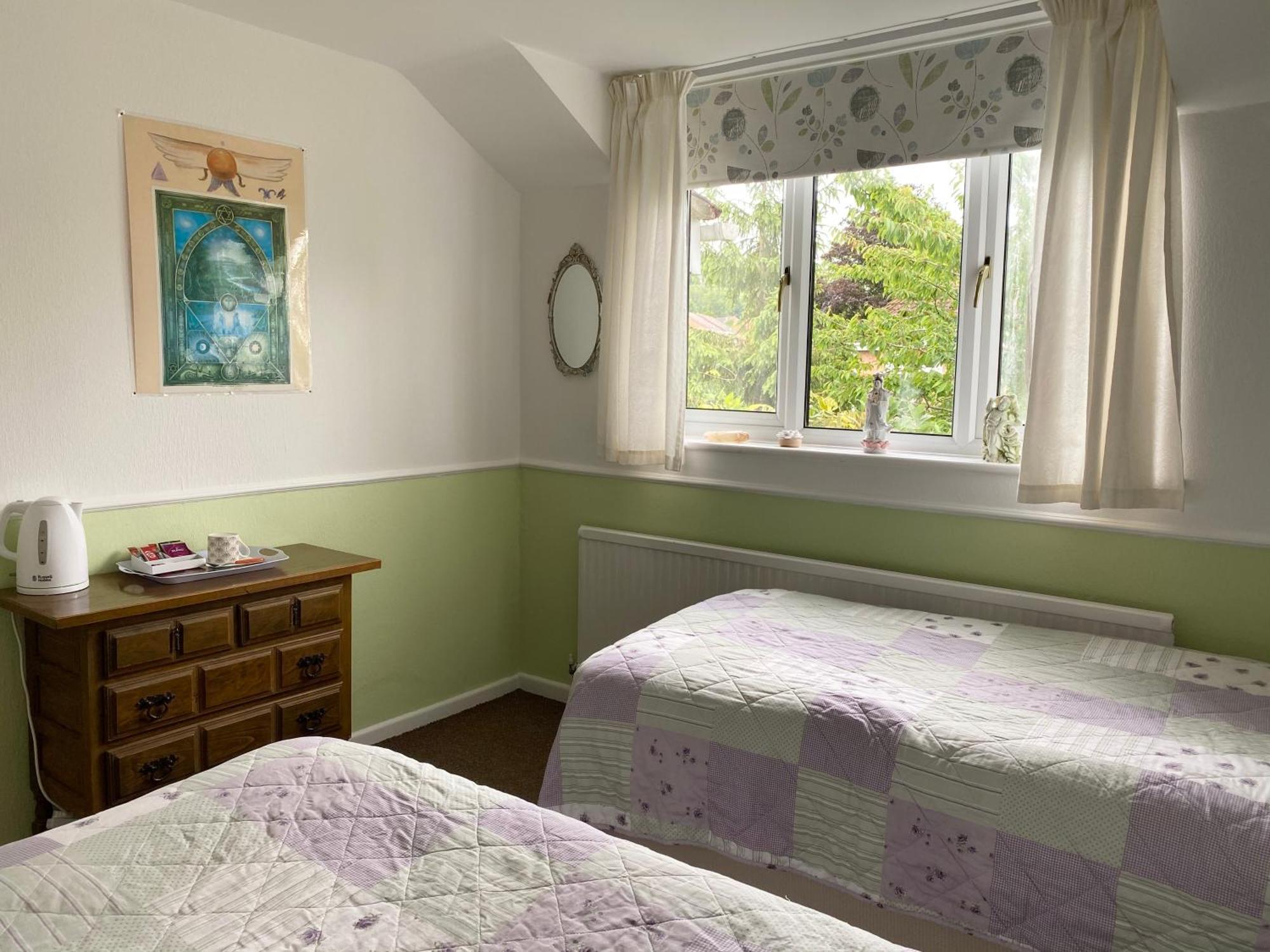 คาเมลอต รีทรีท Bed & Breakfast กลาสตันเบอรี ห้อง รูปภาพ